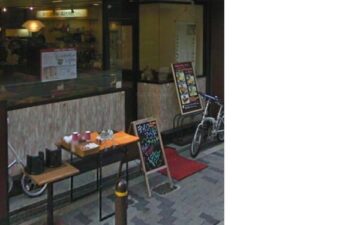 大阪市内のカフェに防犯カメラを2台設置